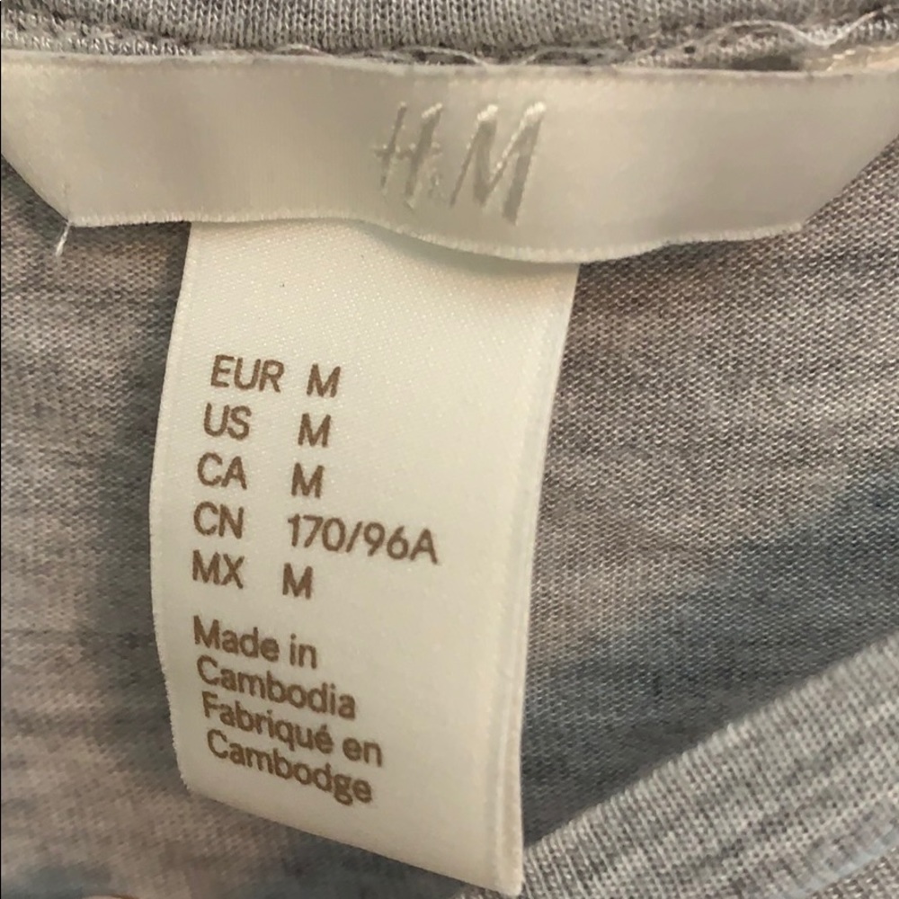 H&M Gray Ruffle Sleeve Tee - Picture 2 of 5